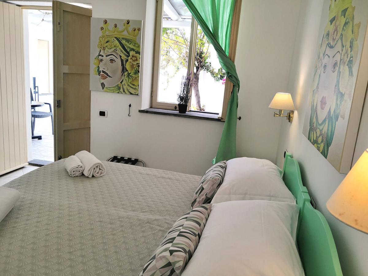 Stromboli Central Family Apartment - 3 Double Rooms Extérieur photo