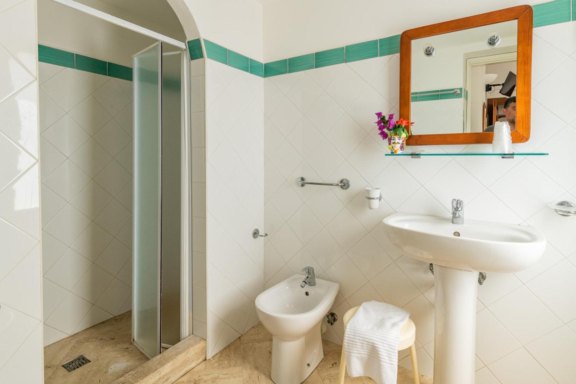 Stromboli Central Family Apartment - 3 Double Rooms Chambre photo
